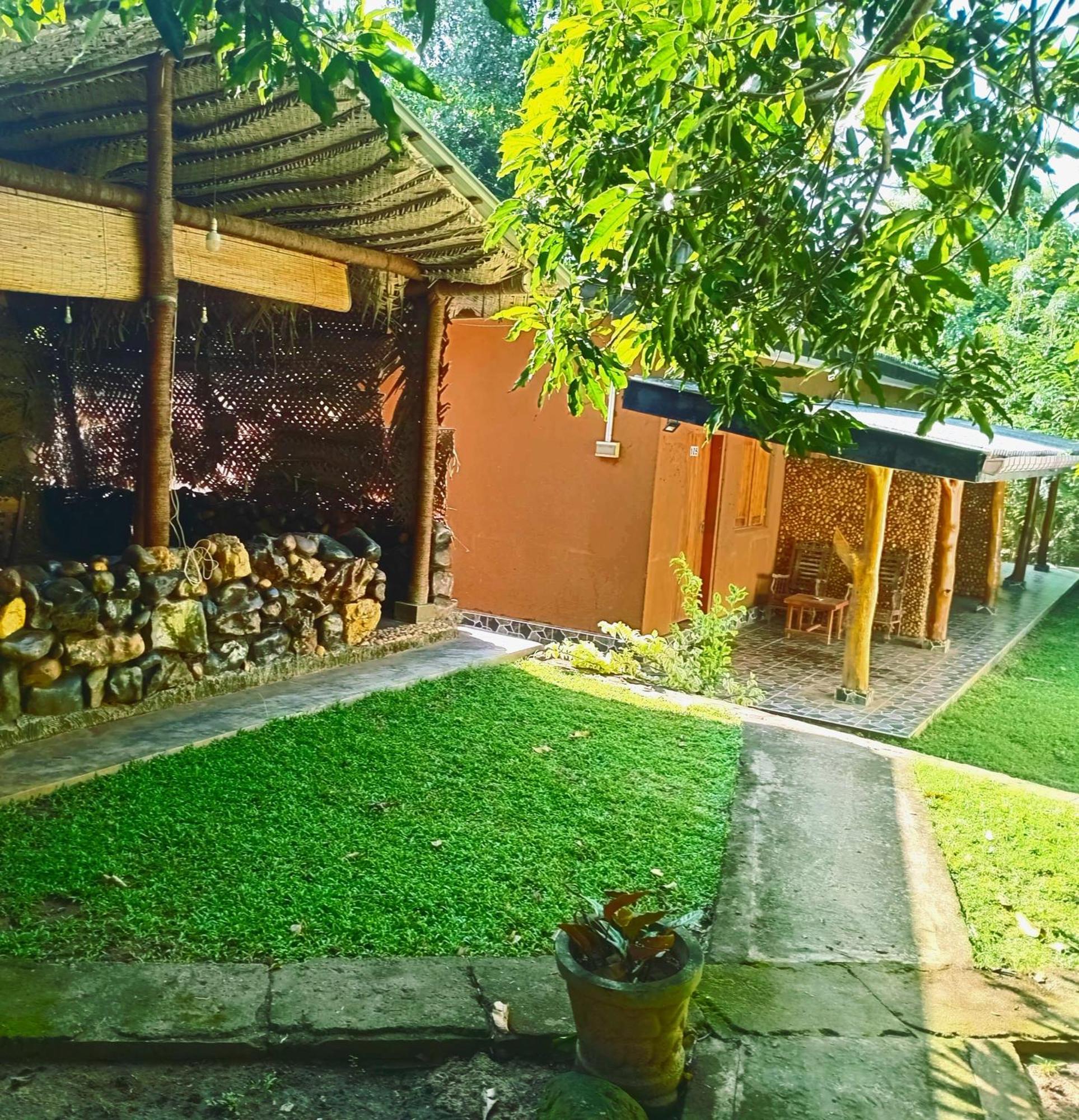 Elephant Paradise Safari Bungalow อุดาวาลาเว ภายนอก รูปภาพ